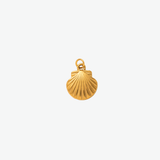 Charm Concha Bay Scallop Waterproof en Oro de 18k