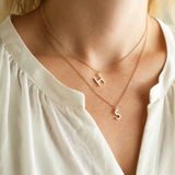 Colgante/Charm Inicial Classic Waterproof en Oro de 18k