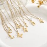 Colgante/Charm Inicial Classic Waterproof en Oro de 18k