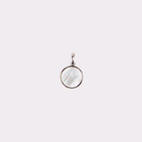 DIJE CLEO NÁCAR BAÑO DE ORO BLANCO