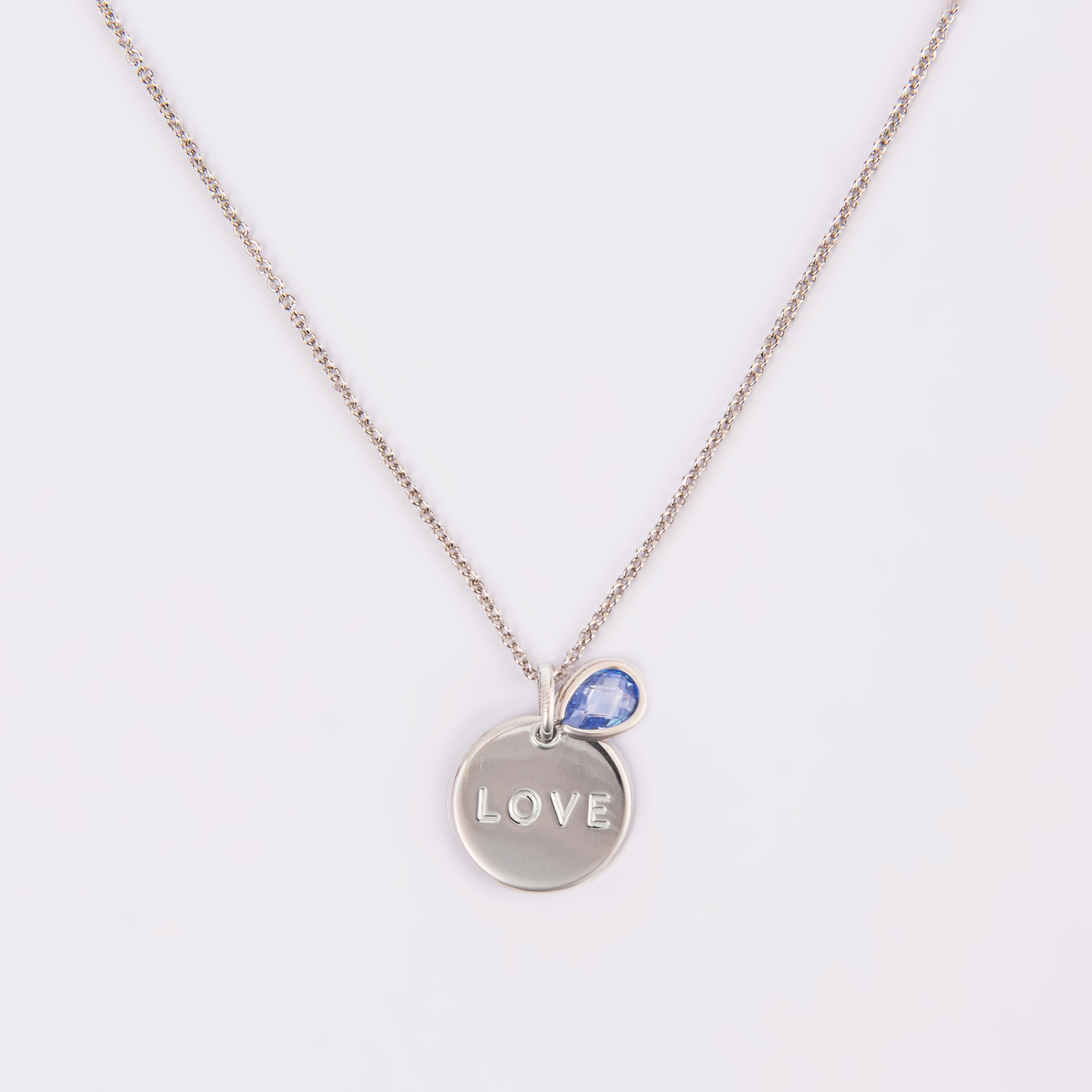 DIJE LOVE + COLLAR BAÑO DE ORO BLANCO
