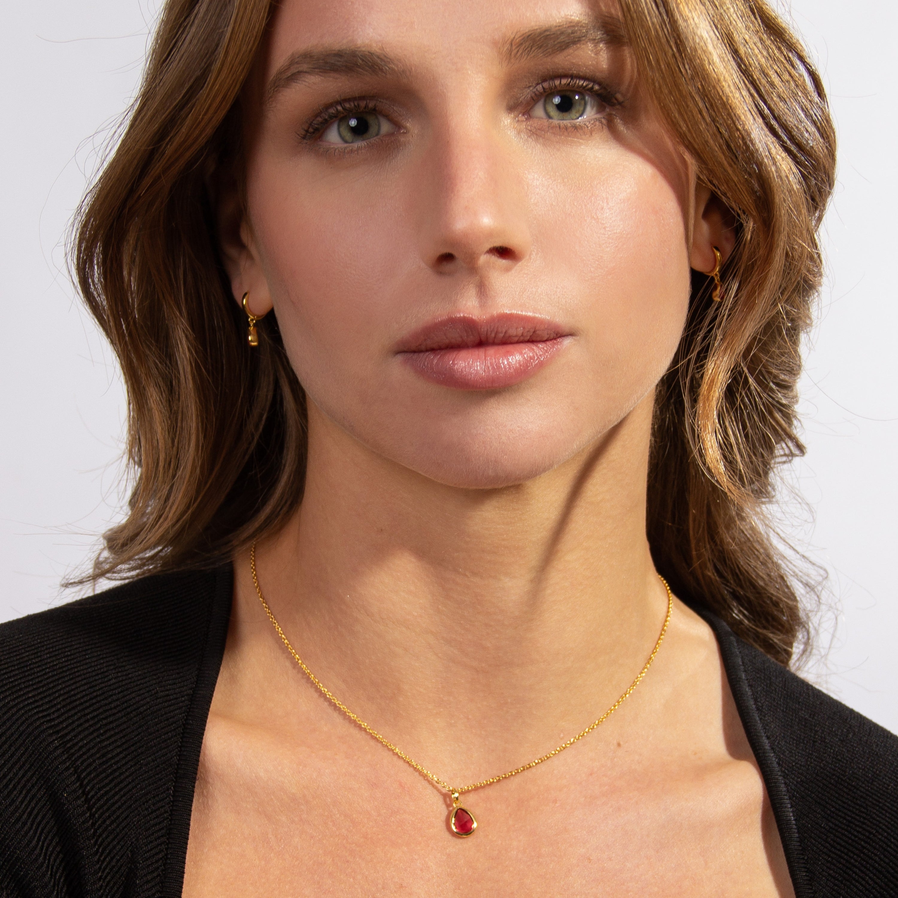 DIJE RUE MAGENTA + COLLAR BAÑO DE ORO