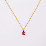 COLLAR RUE MAGENTA + ARGOLLAS JOY MAGENTA BAÑO DE ORO