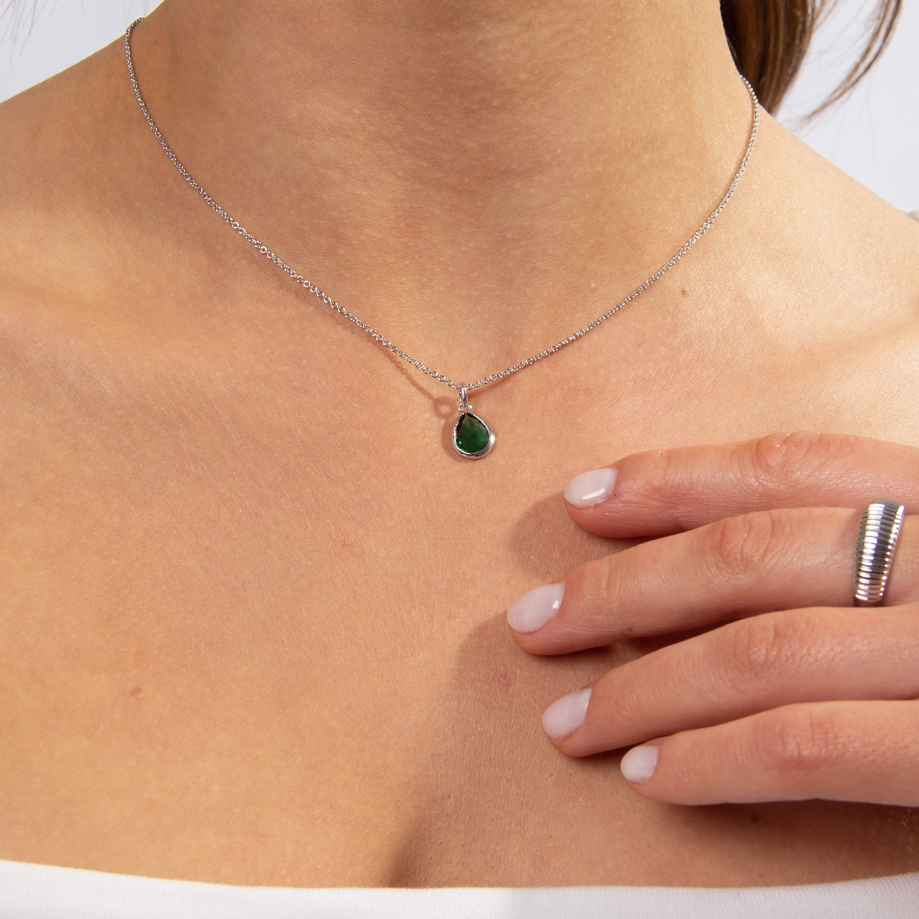 DIJE RUE GREEN + COLLAR BAÑO DE ORO BLANCO