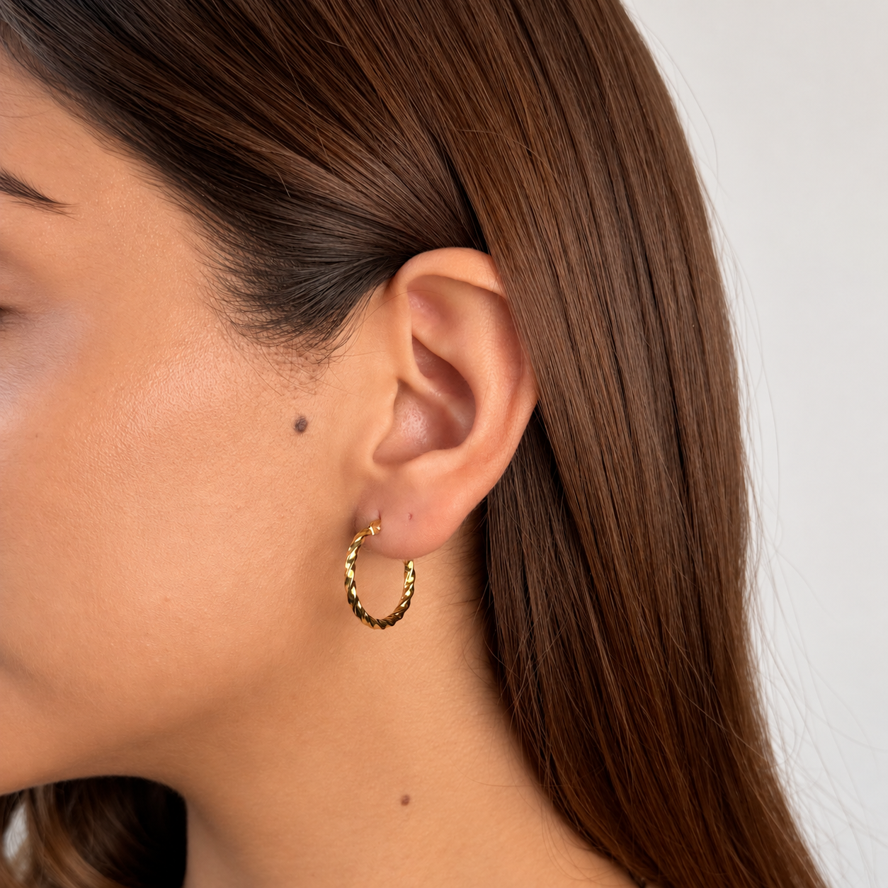 Argollas Twist Waterpoof en Oro de 18k